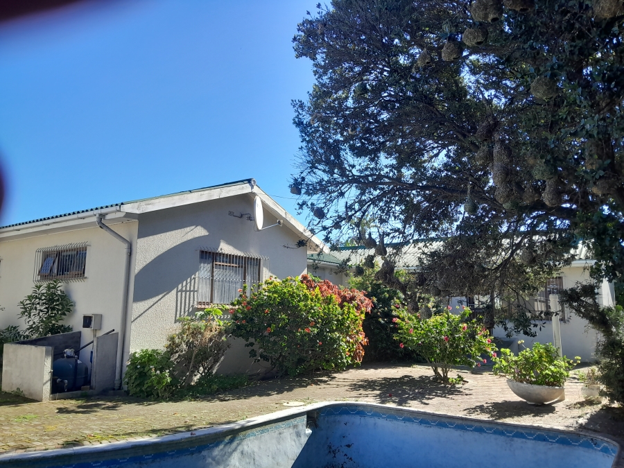 4 Bedroom Property for Sale in Gansbaai Central Western Cape